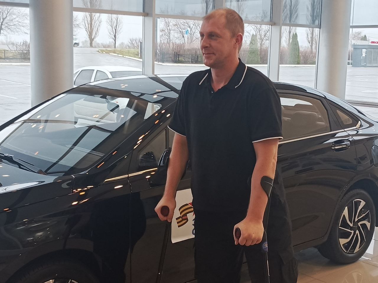 Фонд «Защитники Отечества» передал саратовскому ветерану СВО автомобиль с ручным управлением